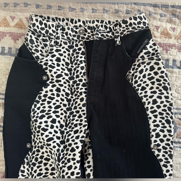 Western Ethics Black and White Print Jean with silver conchos - Picture 2 of 6